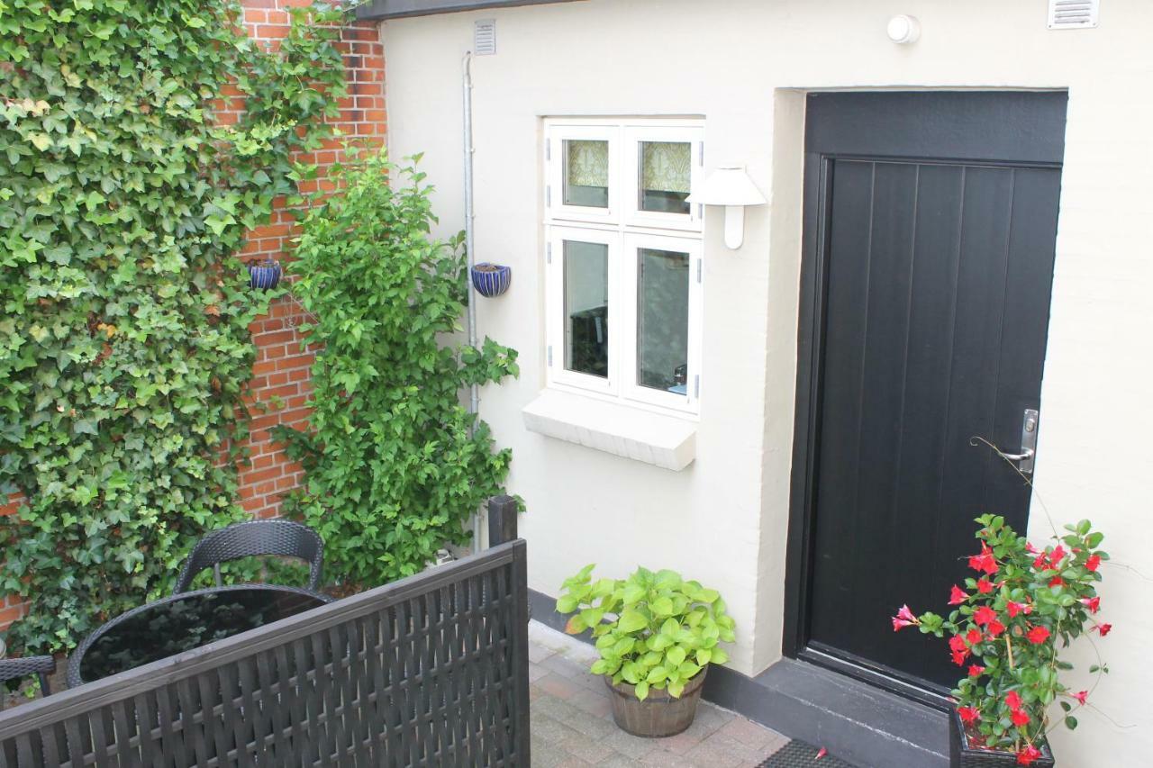 Amalie Bed And Breakfast & Apartments Odense Bagian luar foto